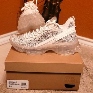 Steve Madden White Maxima R Size9.0